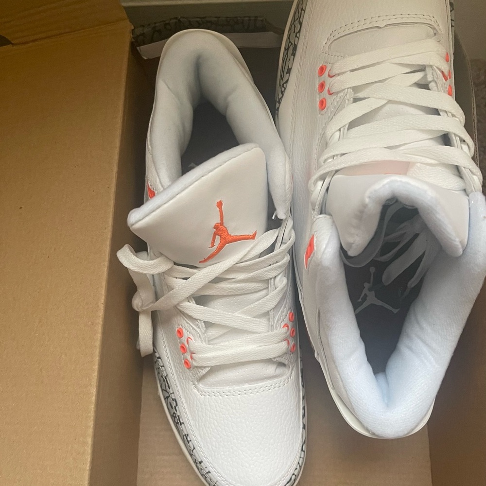 Air Jordan 3 Retro Sneakers - Picture 3 of 5
